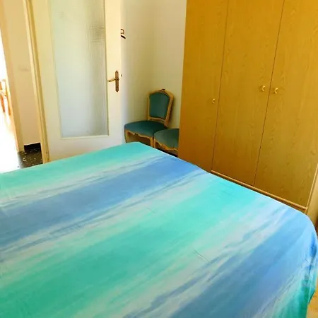 Silent Apartment, Levanto