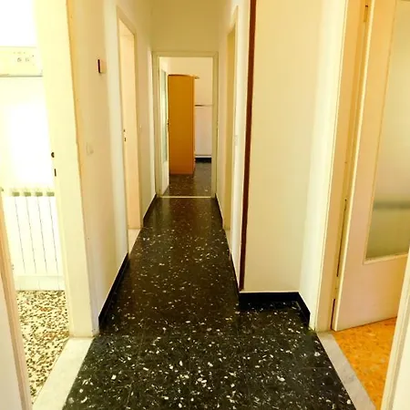 Silent Apartment, * Levanto