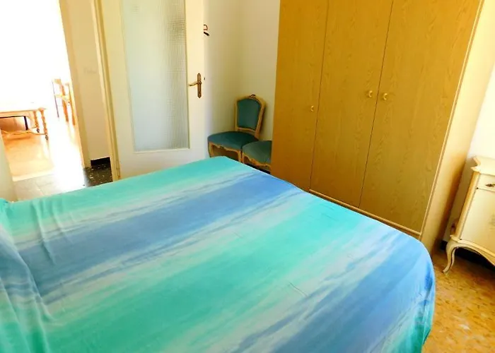 Silent Apartment, Levanto