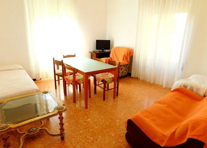 Silent Apartment, * Levanto