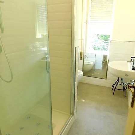 Silent Apartment, Apartman