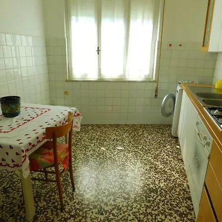 Silent Apartment, Apartman Levanto